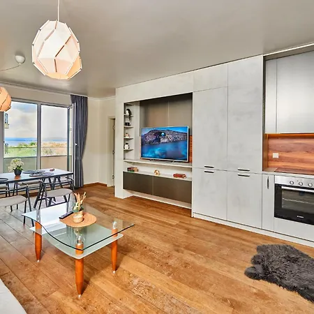 Luxury Sea View In *